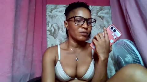 Snapshot of sexydoll32 chatting on 07/12/26, 12:18 sexydoll32 online show from 07/12/26, 12:18