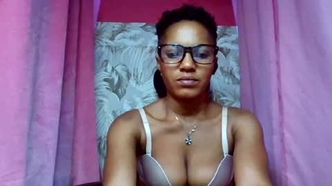 Snapshot of sexydoll32 chatting on 07/19/26, 12:36 sexydoll32 online show from 07/19/26, 12:36
