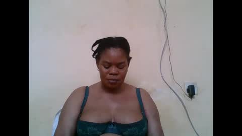 Snapshot of sexydove2 chatting on 12/16/25, 07:02 EMILY online show from 12/16/25, 07:02