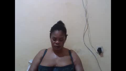 Snapshot of sexydove2 chatting on 12/16/25, 07:08 EMILY online show from 12/16/25, 07:08