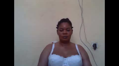 Snapshot of sexydove2 chatting on 12/17/25, 07:14 EMILY online show from 12/17/25, 07:14