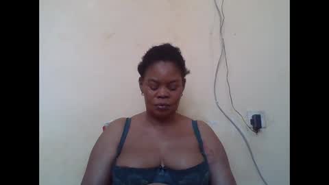 Snapshot of sexydove2 chatting on 12/19/25, 07:37 EMILY online show from 12/19/25, 07:37