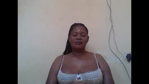 Snapshot of sexydove2 chatting on 01/07/26, 01:35 EMILY online show from 01/07/26, 01:35