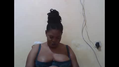 Snapshot of sexydove2 chatting on 01/12/26, 07:19 EMILY online show from 01/12/26, 07:19