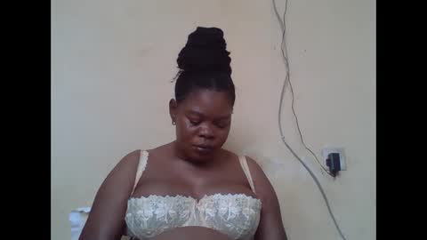 Snapshot of sexydove2 chatting on 01/14/26, 07:36 EMILY online show from 01/14/26, 07:36