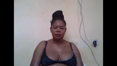 Snapshot of sexydove2 chatting on 01/18/26, 06:50 EMILY online show from 01/18/26, 06:50