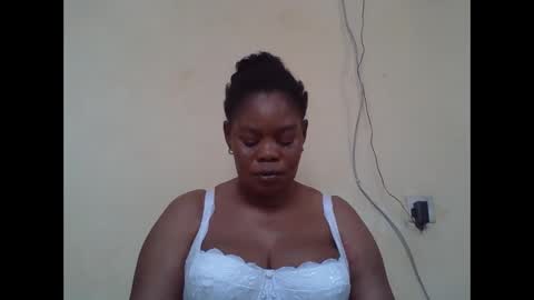 Snapshot of sexydove2 chatting on 02/06/26, 07:23 EMILY online show from 02/06/26, 07:23