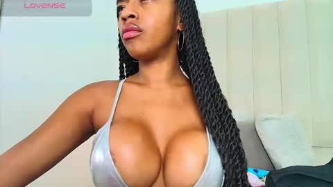 Snapshot of sexyebonyvip_ chatting on 12/04/25, 08:28 Vanessa online show from 12/04/25, 08:28