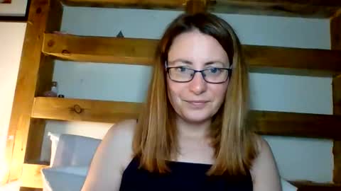 Snapshot of sexyemilyoliver chatting on 06/08/26, 08:58 Emily online show from 06/08/26, 08:58