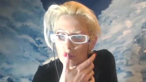 Snapshot of sexyeni chatting on 01/10/25, 08:26 ENI pvt moan your name WHEN I M NOT online you tell me in SNAPCHAT deal yes add me... FREE TWITTER magiconline101...... online show from 01/10/25, 08:26