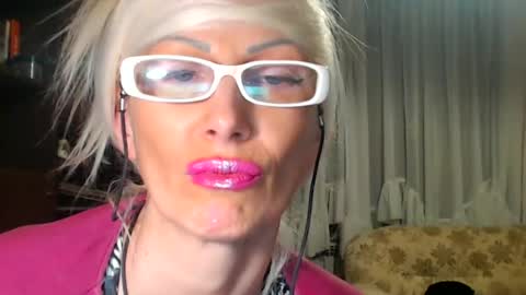 Snapshot of sexyeni chatting on 06/19/26, 12:26 ENI pvt moan your name WHEN I M NOT online you tell me in SNAPCHAT deal yes add me... FREE TWITTER magiconline101...... online show from 06/19/26, 12:26