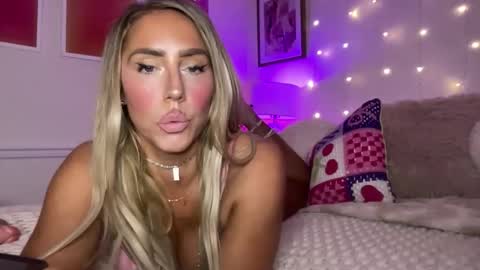 Snapshot of sexygoodvibebabe69 chatting on 04/21/26, 08:20 Ashley Love online show from 04/21/26, 08:20