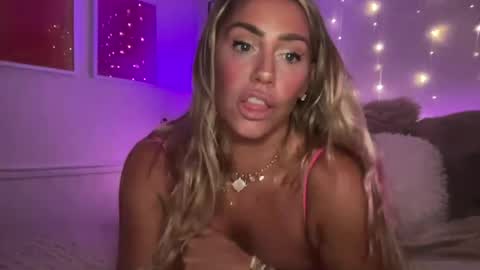 Snapshot of sexygoodvibebabe69 chatting on 07/27/26, 11:50 Ashley Love online show from 07/27/26, 11:50