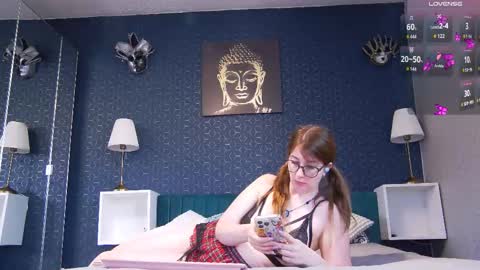 Snapshot of sexyhottease69 chatting on 11/25/25, 09:42 Flavia online show from 11/25/25, 09:42