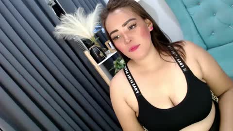 Snapshot of sexyjeanniecuntcums chatting on 01/02/25, 10:58 JENNY online show from 01/02/25, 10:58
