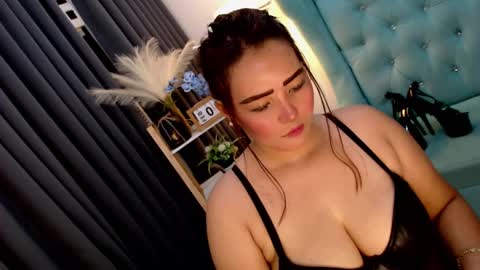 Snapshot of sexyjeanniecuntcums chatting on 02/09/25, 11:04 JENNY online show from 02/09/25, 11:04