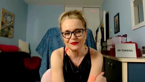 Snapshot of sexyjennyeu chatting on 03/11/26, 09:54 Jenny online show from 03/11/26, 09:54