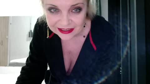 Snapshot of sexyjennyeu chatting on 03/26/26, 08:47 Jenny online show from 03/26/26, 08:47
