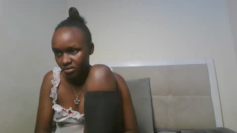 Snapshot of sexykiki18 chatting on 01/17/26, 06:33 sexykiki18 online show from 01/17/26, 06:33