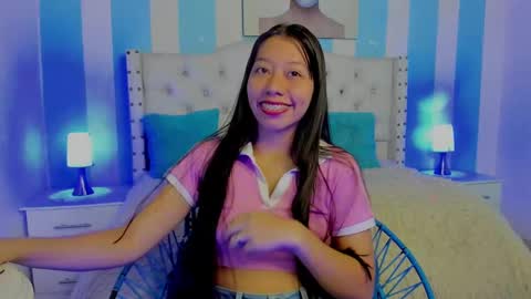 Snapshot of sexylaurita4u chatting on 12/17/24, 11:49 laura online show from 12/17/24, 11:49