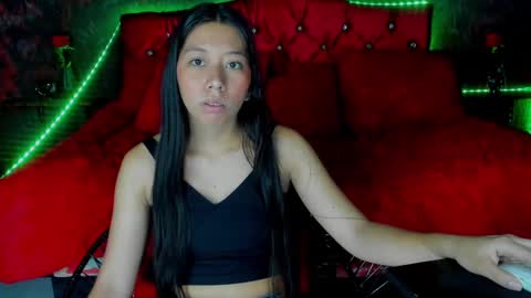 Snapshot of sexylaurita4u chatting on 12/18/24, 11:45 laura online show from 12/18/24, 11:45