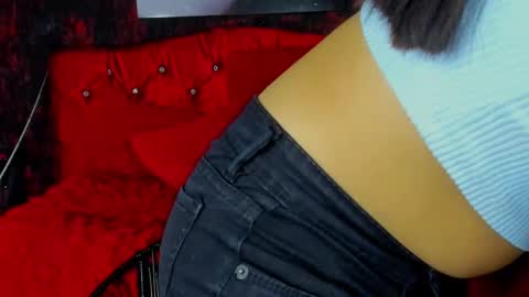 Snapshot of sexylaurita4u chatting on 12/22/24, 11:33 laura online show from 12/22/24, 11:33