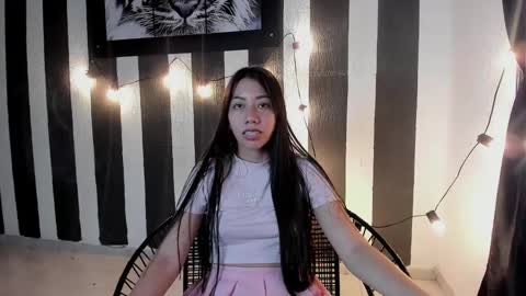 Snapshot of sexylaurita4u chatting on 12/24/24, 03:16 laura online show from 12/24/24, 03:16