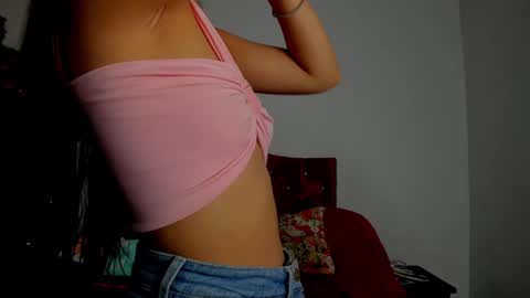 Snapshot of sexylaurita4u chatting on 01/08/25, 12:05 laura online show from 01/08/25, 12:05