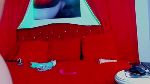 Snapshot of sexylaurita4u chatting on 01/22/25, 02:56 laura online show from 01/22/25, 02:56