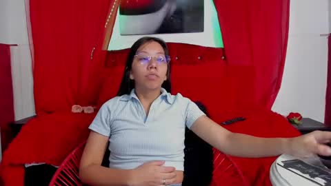 Snapshot of sexylaurita4u chatting on 02/06/25, 11:54 laura online show from 02/06/25, 11:54