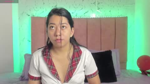 Snapshot of sexylaurita4u chatting on 09/11/25, 12:27 laura online show from 09/11/25, 12:27