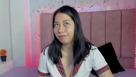 Snapshot of sexylaurita4u chatting on 10/24/25, 02:13 laura online show from 10/24/25, 02:13