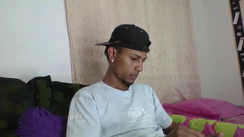 Snapshot of sexyleon69 chatting on 10/20/25, 05:35 Sexy leon online show from 10/20/25, 05:35