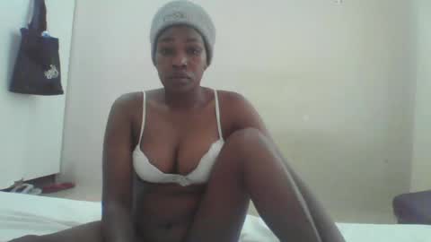 Snapshot of sexylindah chatting on 06/15/26, 05:31 sexylindah online show from 06/15/26, 05:31