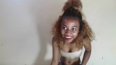 Snapshot of sexylittlebitch261 chatting on 03/26/26, 06:41 Elania online show from 03/26/26, 06:41