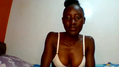 Snapshot of sexylucia5 chatting on 05/06/26, 11:43 sexylucia5 online show from 05/06/26, 11:43