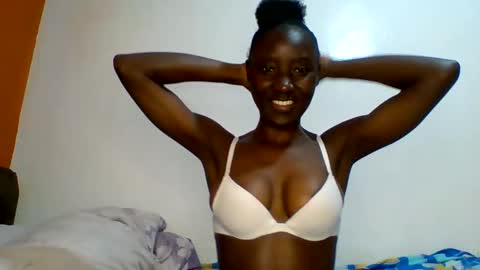 Snapshot of sexylucia5 chatting on 05/07/26, 11:48 sexylucia5 online show from 05/07/26, 11:48