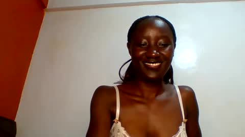Snapshot of sexylucia5 chatting on 05/28/26, 10:40 sexylucia5 online show from 05/28/26, 10:40