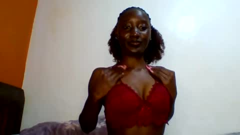 Snapshot of sexylucia5 chatting on 06/13/26, 10:13 sexylucia5 online show from 06/13/26, 10:13