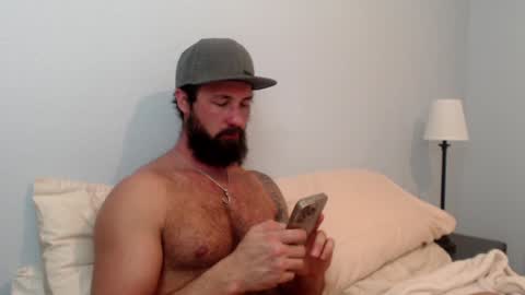 Snapshot of sexymanmk26 chatting on 01/23/25, 02:50 lets go private  im ready to play pvt cum online show from 01/23/25, 02:50