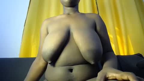 Snapshot of sexymelaninn chatting on 04/21/26, 07:03 Sexy Melanin online show from 04/21/26, 07:03