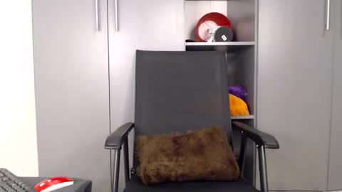 Snapshot of sexymia06 chatting on 04/21/26, 02:01 Melina online show from 04/21/26, 02:01