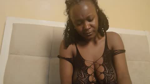 Snapshot of sexymia56 chatting on 09/26/25, 06:56 Miss mia online show from 09/26/25, 06:56