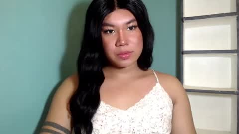 Snapshot of sexymika_xoxo chatting on 10/28/25, 04:42 Mika online show from 10/28/25, 04:42