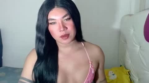 Snapshot of sexymika_xoxo chatting on 12/05/25, 06:00 Mika online show from 12/05/25, 06:00