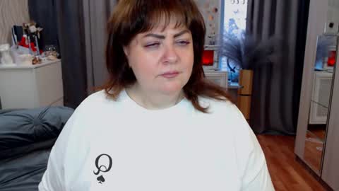 Snapshot of sexymilfsquirter chatting on 07/14/26, 01:52 Victoria online show from 07/14/26, 01:52