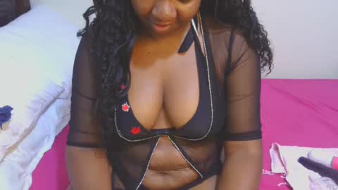 Snapshot of sexymompie chatting on 12/02/24, 09:06 CANDY online show from 12/02/24, 09:06