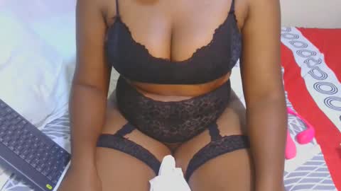 Snapshot of sexymompie chatting on 12/05/24, 08:33 CANDY online show from 12/05/24, 08:33