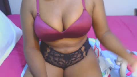 Snapshot of sexymompie chatting on 12/19/24, 09:06 CANDY online show from 12/19/24, 09:06