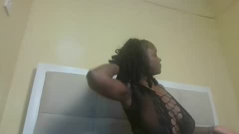 Snapshot of sexynina25 chatting on 09/19/25, 06:37 nina online show from 09/19/25, 06:37